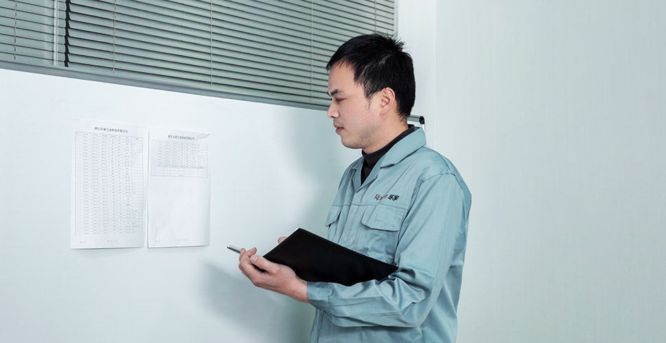 Controleer de voortgang van de productie op de muur